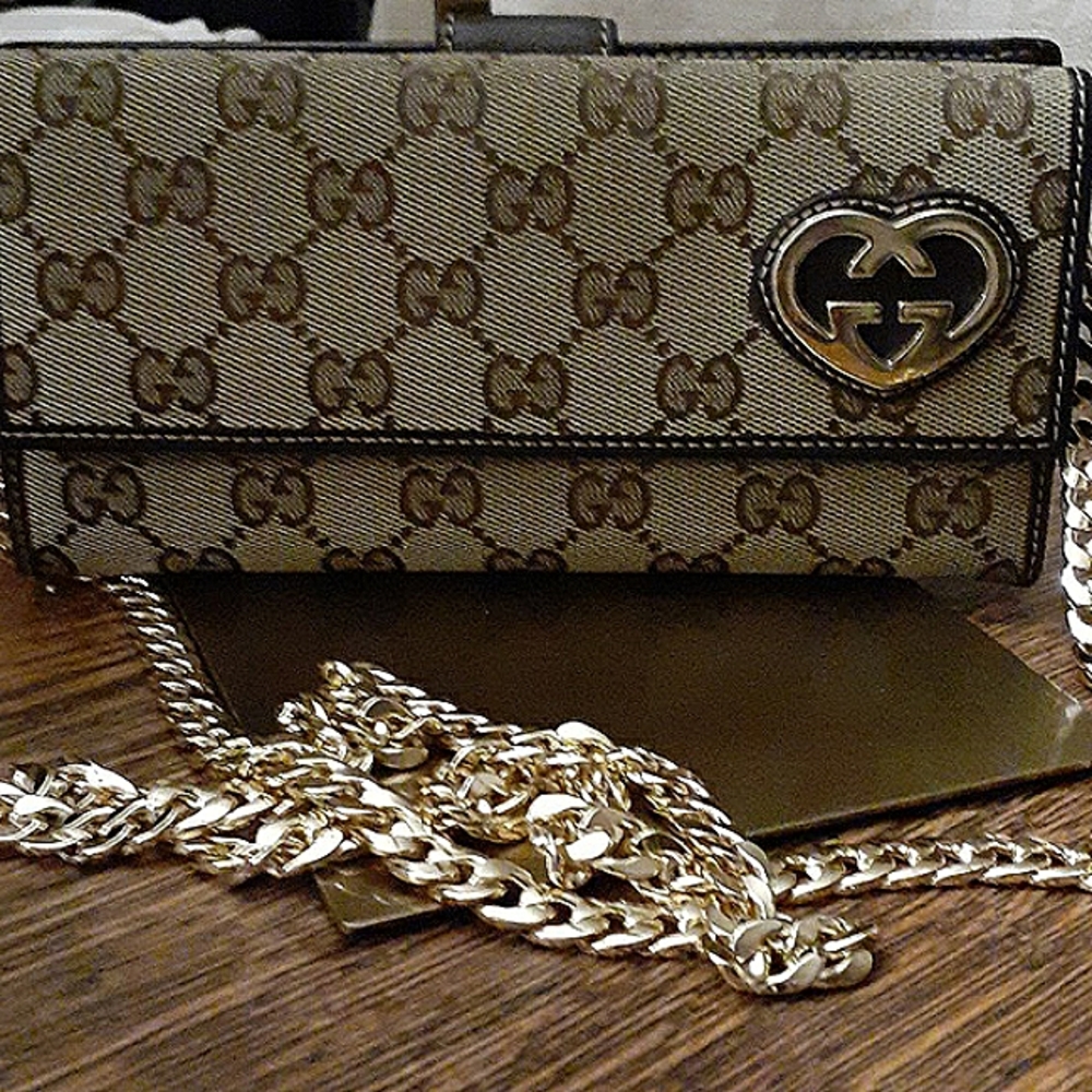 Gucci Authentic Euc Wallet Interlocking - image 1